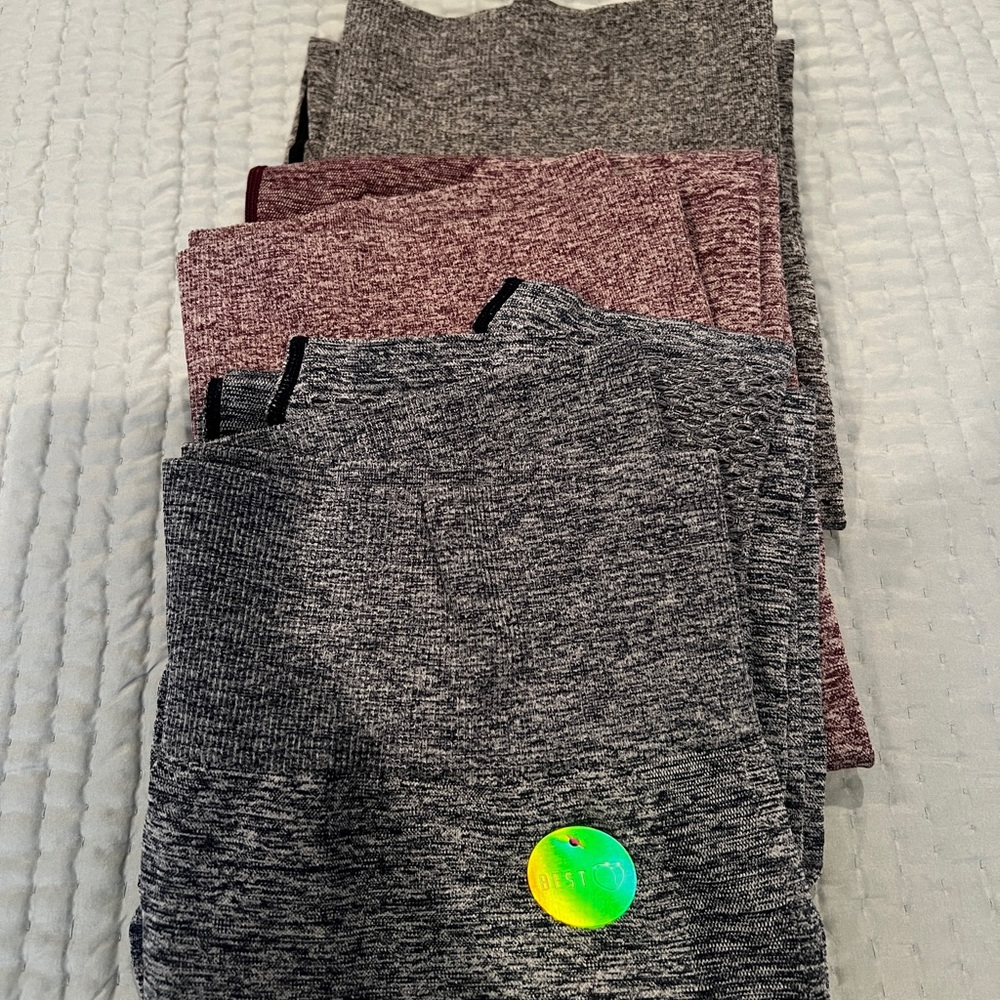 SEAMLESS CLASSIC LEGGINGS in Gray Maroon and Blue-Gray Heather